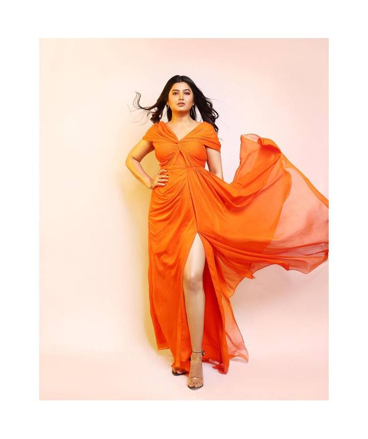 प्राजक्ता नेहमीच आपले फोटो सोशल मीडियावर शेअर करत असते. तिच्या फोटोंची चर्चा चाहत्यांमध्ये नेहमीच रंगल्याचं पाहायला मिळतं. (Photo Credit : prajakta_official/Instagram)