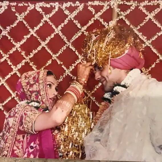 बॉबी देओल ने अपने करियर के शुरुआती दौर में ही शादी कर ली थी. पहली नजर में ही वो तान्या को देख उन पर दिल हार बैठे थे और जब तक उन्होंने उनसे शादी नहीं की हार नहीं मानी. (फोटो – सोशल मीडिया)