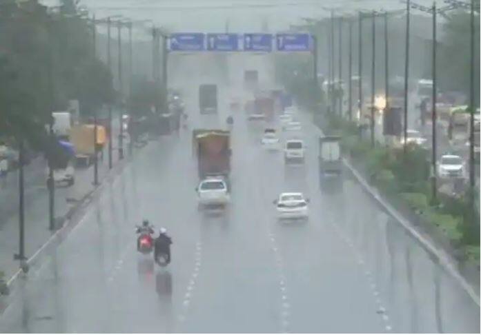 delhi record record breaking rain in months of january as imd predicts no rain ahead Delhi Rain: दिल्ली में जनवरी की बारिश से टूटा 100 साल से ज्यादा का रिकॉर्ड, जानें आगे बारिश को लेकर क्या है अनुमान