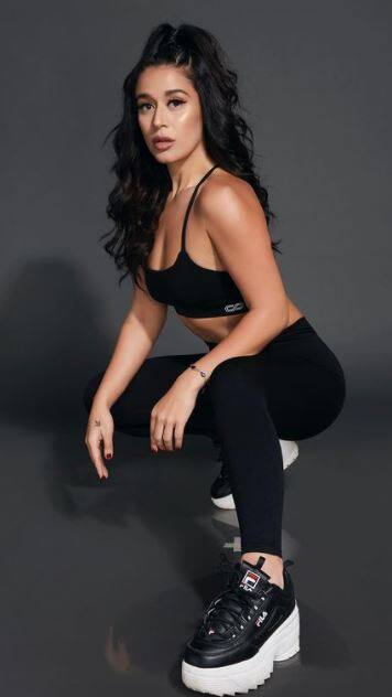 બોલિવૂડ એક્ટર ટાઇગર શ્રોફની બહેન કૃષ્ણા શ્રોફ આજે પોતાનો જન્મદિવસ મનાવી રહી છે. કૃષ્ણા જૈકી શ્રોફ અને આયોશા શ્રોફની દીકરી 29 વર્ષની થઇ ગઇ છે.