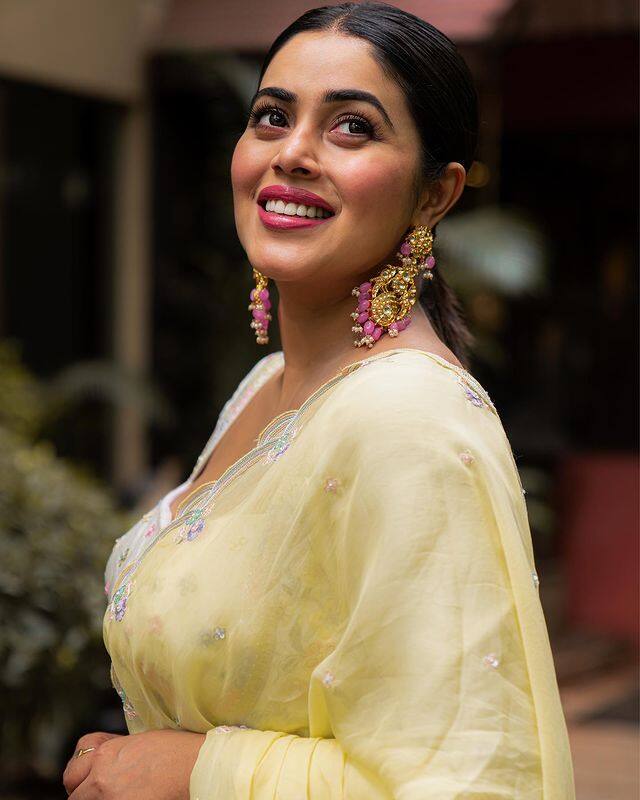 నటి పూర్ణ లేటెస్ట్ ఫొటోలు (Courtesy: Instagram)