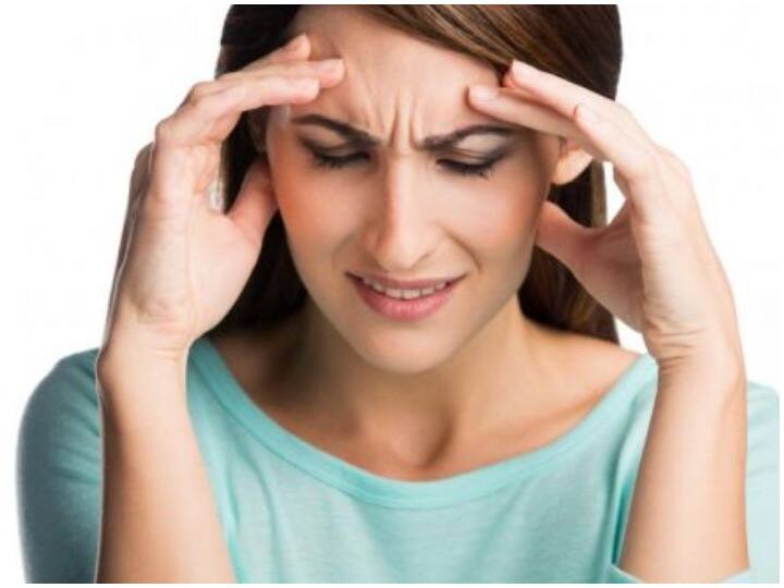 Omicron Symptoms, Headache also a Symptom of Omicron Covid-19 Health Tips Omicron Symptoms: सिरदर्द भी है ओमिक्रोन का लक्षण, इस तरह करें पहचान