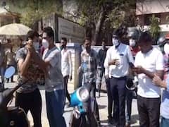 Karimnagar: హెల్మెట్ పెట్టుకోలేదని ప్రశ్నించినందుకు కానిస్టేబుల్ పై దాడి... పోలీసుల రంగ ప్రవేశంలో సద్దుమణిగిన గొడవ...!