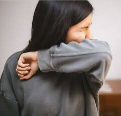 Omicron Variant: ਸਾਵਧਾਨ! ਸਿਰ ਦਰਦ ਤੇ ਵਹਿੰਦੀ ਨੱਕ ਨਹੀਂ ਆਮ ਸਰਦੀ ਦੇ ਲੱਛਣ, ਤੁਸੀਂ ਵੀ ਹੋ ਸਕਦੇ ਹੋ Omicron ਇਨਫੈਕਟਡ