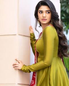 Krithi Shetty: బేబమ్మ అందం.. రోజురోజుకి పెరిగిపోతుందే..