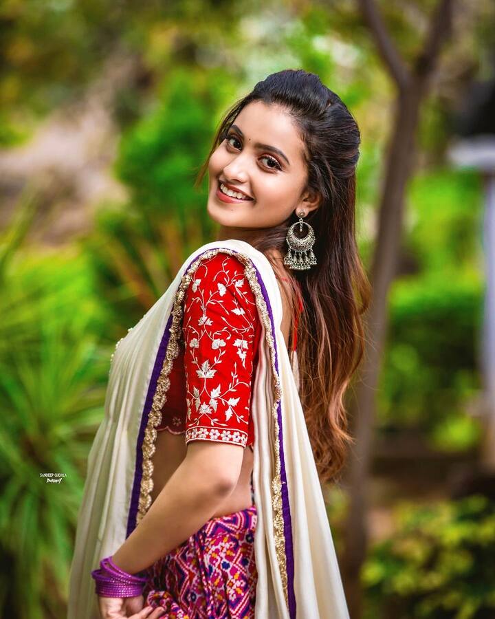 టిక్ టాక్ బ్యూటీ దీపికా పిల్లి ఇప్పుడు సోషల్ మీడియా స్టార్ గా మారిపోయింది.  -Image credit:Deepikapilli/Instagram