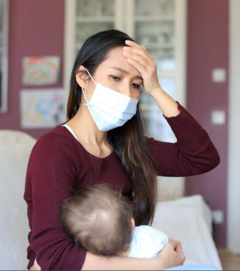 अध्ययन में ओमिक्रोन के पांच अन्य प्रमुख लक्षणों जैसे बहती नाक, सिरदर्द, थकान, छींकने और गले में खराश भी बताया गया है. इसके अलावा यूके के ZOE COVID लक्षण अध्ययन ऐप के अनुसार, रात को पसीना, भूख न लगना और उल्टी रोगियों में दर्ज कुछ असामान्य लक्षण हैं.