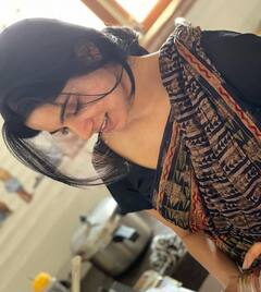 divya bharathi pics: 'பேச்சுலர்’ நடிகை திவ்ய பாரதி..... புடவையில் புது கெட்டப்...!