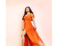 Prajakta Mali: प्राजक्ताचा क्लासी अंदाज; नारंगी ड्रेसमध्ये दिसतेय खास!