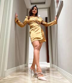 AshuReddy Photos: మోకాలికి చిన్న దెబ్బ... ఆ దెబ్బ కనిపించేలా అషూరెడ్డి హాట్ ఫోటోస్