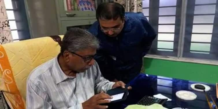 Hooghly Bank fraud Chinsurah old man cheated of Rs 1.50  lakh from three bank accounts after a fake call Hooghly News: অ্যাপ ডাউনলোড করিয়ে প্রতারণা, বৃদ্ধের তিন-তিনটি অ্যাকাউন্ট থেকে গায়েব টাকা 