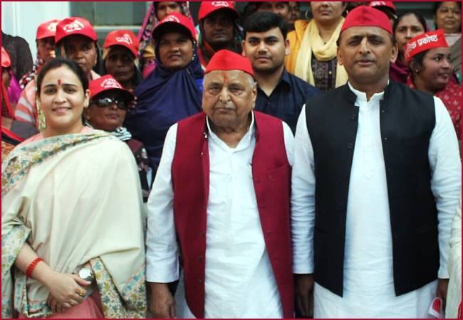 पीएम मोदी और बीजेपी द्वारा प्रतीक की कार को लेकर दिये बयान पर अपर्णा यादव ने पलटवार किया था. उन्होंने कहा था कि प्रधानमंत्री पता नहीं मुद्दे से भटकाने के लिए किस-किस की कार गिनाएंगे अब.