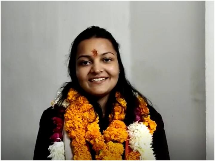 UP Election 2022: औरैया की राजनीति हुई और भी दिलचस्प, अब इस सीट पर पिता-बेटी हुए आमने सामने UP Election 2022 Auraiya now father Vinay Shakya and daughter Riya Shakya face to face in bidhuna seat ANN UP Election 2022: औरैया की राजनीति हुई और भी दिलचस्प, अब इस सीट पर पिता-बेटी हुए आमने सामने