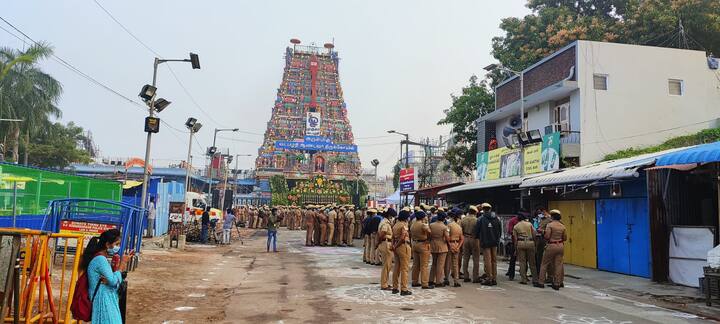 பாதுகாப்பிற்காக குவிக்கப்பட்ட காவல்துறையினர்