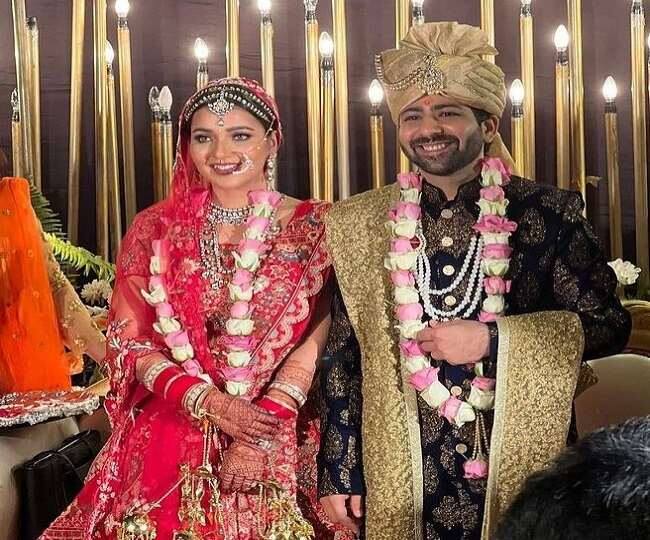 कुंडली भाग्य फेम एक्ट्रेस मानसी श्रीवास्तव (Mansi Srivstava) अपने लॉन्ग टाइम बॉयफ्रेंड कपिल तेजवानी के साथ शादी के बंधन में बंध गई हैं