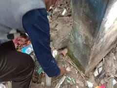 बड़ी लापरवाही: कचरे के ढेर में मिलीं कोरोना वैक्सीन की शीशियां, सिविल सर्जन ने कहा- गलती हुई है, कार्रवाई होगी