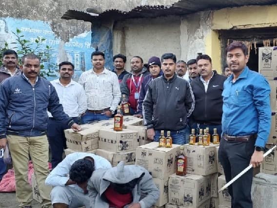 Nanded: Excise department seizes illegal liquor worth Rs 20 lakh in Nanded district Nanded: नांदेड जिल्ह्यात राज्य उत्पादन शुल्क विभागाची धाडसी कारवाई, 20 लाख रुपये किमतीचा अवैध दारूसाठा जप्त