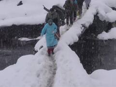 LoC Covid Vaccination: कडाक्याच्या थंडीत बारामुल्लासह जम्मू आणि काश्मीरमध्ये लसीकरण