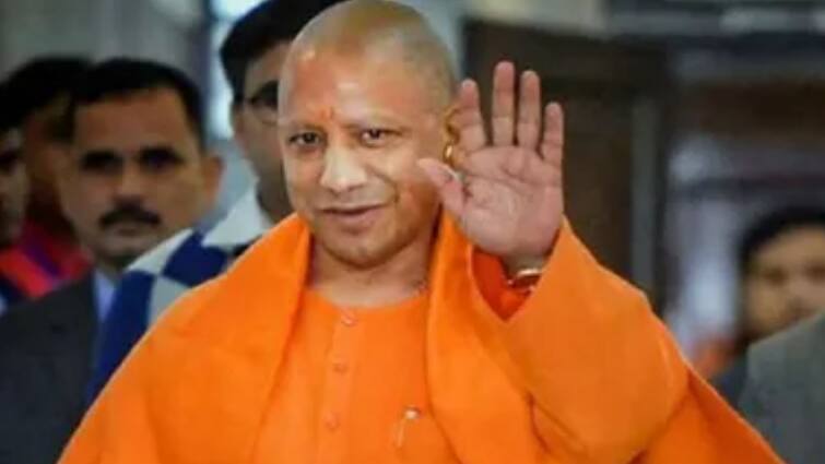 Uttar Pradesh Assembly Election 2022 know life journey of Yogi Aditynath UP Election 2022 : घरच्यांशी खोटं बोलले अन् घरा-दाराचा त्याग करुन संन्यास घेतला..., अजय बिष्ट असे बनले योगी आदित्यनाथ