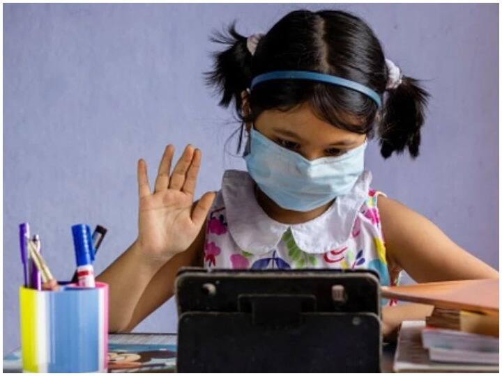 How much time is right for children to spend with gadgets, doctors set guidelines for screen time Health Tips: बच्चों के लिए कितना समय गैजेट्स के साथ बिताना सही? डॉक्टर्स ने स्क्रीन टाइम के लिए दिए सुझाव