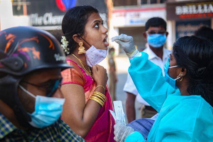 coronavirus cases in india today 234281 new cases and 893 deaths recorded in the last 24 hour Coronavirus Cases Today : दिलासादायक! कोरोनाबाधितांची संख्या घटतेय, देशात गेल्या 24 तासांत कोरोनाचे 2 लाख 34 हजार 281 नवे रुग्ण