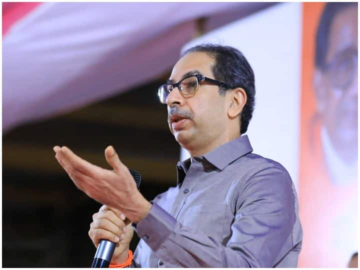 CM Uddhav Thackeray At Raj Bhavan When we were in opposition, we would sometimes bring a delegation in RajBhavan, not every day विरोधात असताना आम्ही राजभवनात कधीतरी शिष्टमंडळ घेऊन यायचो, रोज नाही ; मुख्यमंत्र्यांचा विरोधकांना टोला