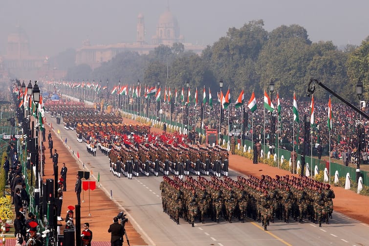 Republic Day 2022: Corona's shadow on Republic Day parade Republic Day 2022: ਗਣਤੰਤਰ ਦਿਵਸ ਪਰੇਡ 'ਤੇ ਕੋਰੋਨਾ ਦਾ ਸਾਇਆ, 15 ਸਾਲਾਂ ਤੋਂ ਘੱਟ ਉਮਰ ਦੇ ਬੱਚੇ ਨਹੀਂ ਹੋਣਗੇ ਸਮਾਗਮ 'ਚ ਸ਼ਾਮਲ