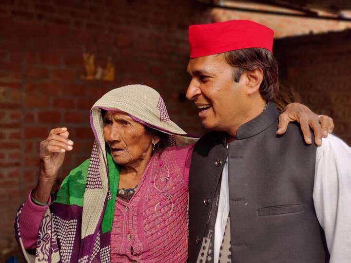 सपा में जाने के बाद से ही वह बिधूना लोगों के बीच अपनी पकड़ बना रहे हैं. उन्हें इस सीट से टिकट की भी उम्मीद थी जो फिलहाल इस साल पूरी नहीं हो पाई है.