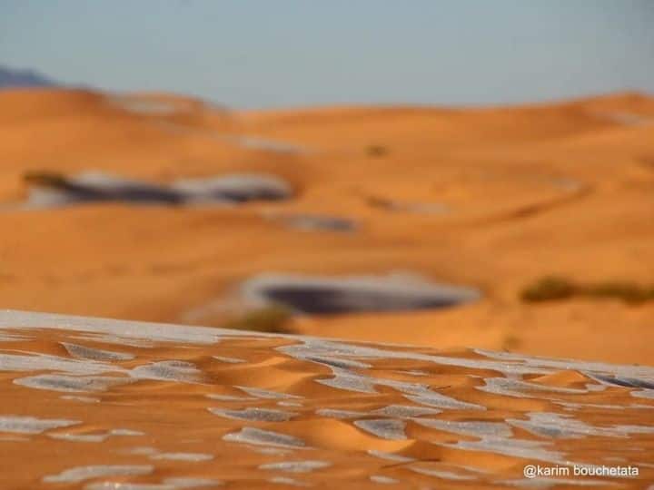 Temperatures dropped below freezing in the largest desert in the world | Photo: Instagram/@karim_bouchetat
