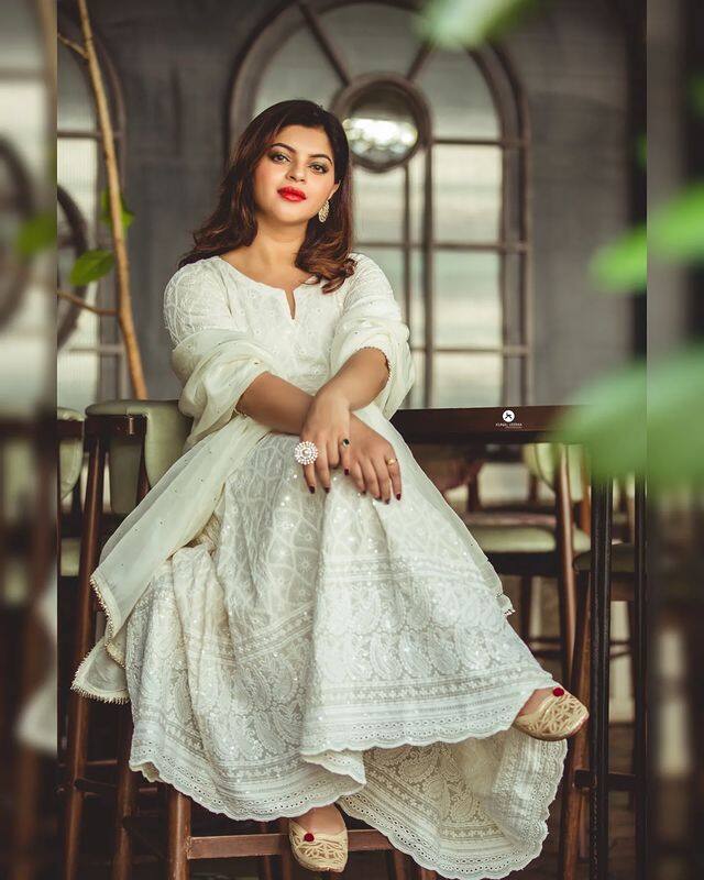 स्नेहाच्या या फोटोंना नऊ हजार पेक्षा जास्त लाइक्स मिळाले आहेत. (all photo: Sneha Wagh/ instagram)