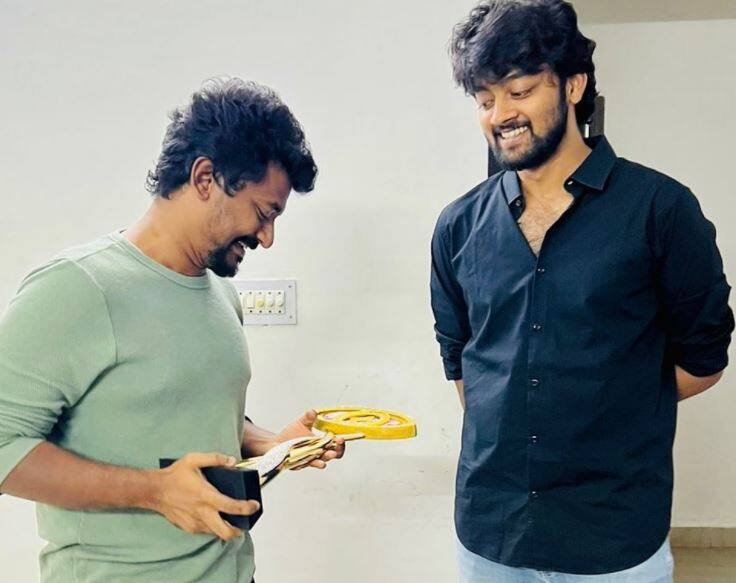 Bigg Boss 5 winner Raju meeting with Beast director Nelson Raju Meet director Nelson: குருக்களை சந்தித்த ராஜூ.. இவங்கதான் எனக்கு.. இன்ஸ்டாவில் ராஜூ சொன்னது என்ன தெரியுமா?