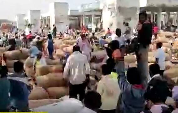 వరంగల్ లో రైతులను చెదరగొట్టేందుకు భారీగా మోహరించిన పోలీసులు..