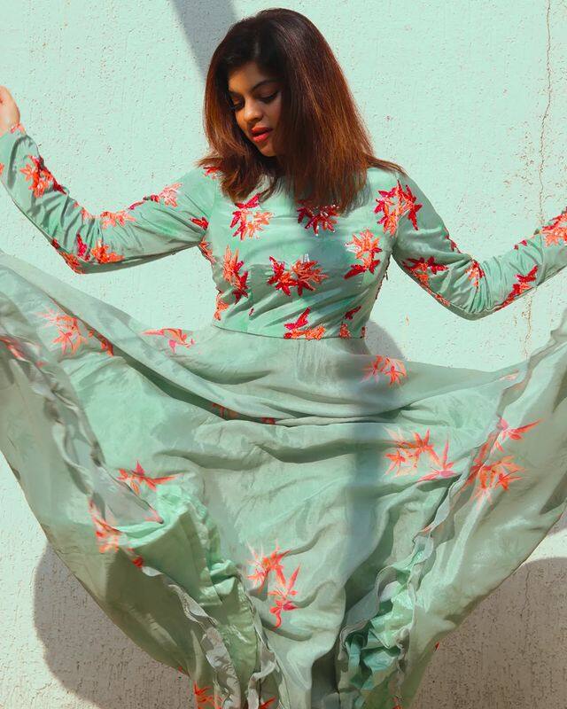 नुकतेच स्नेहाने खास लूकमधील फोटो शेअर केले आहेत. (Sneha Wagh/ instagram)