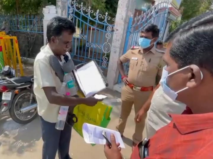 கரூரில் மக்கள் குறைத்தீர் கூட்டத்திற்கு செருப்பு மாலை அணிந்து வந்த நபரால் பரபரப்பு