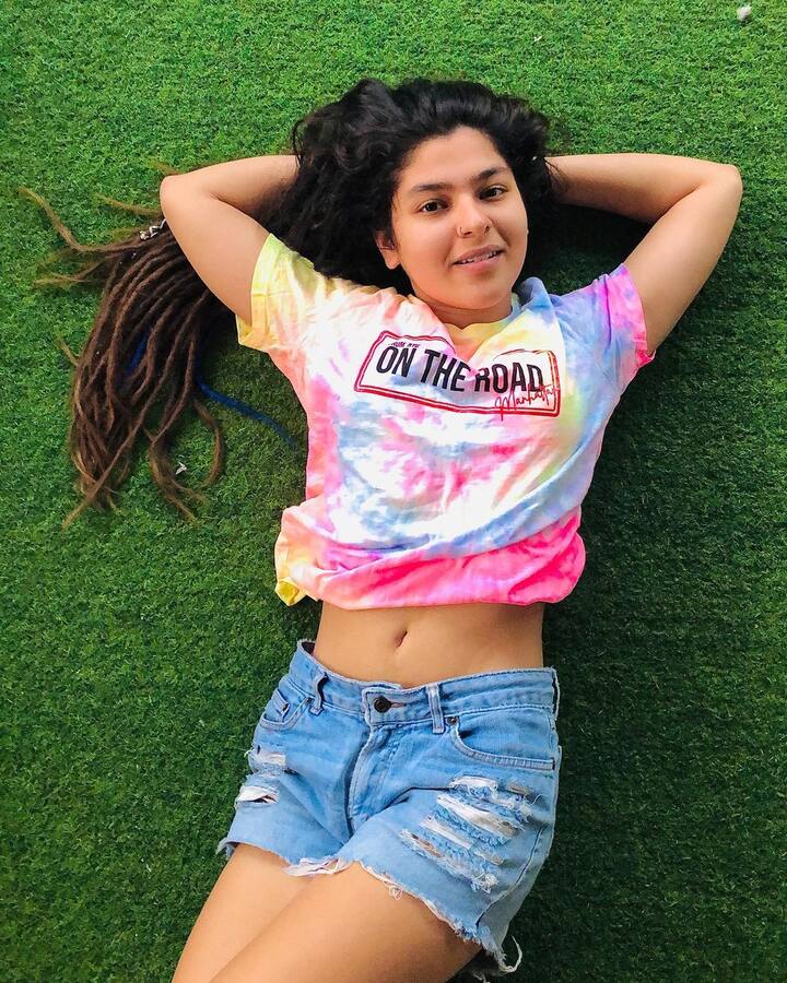 निधि भानुशाली के इस शो को छोड़ने का कारण उनकी पढ़ाई को माना जाता है. कहा जाता है कि अपने आगे की पढ़ाई के कारण ही निधि ने इस शो को अलविदा कह दिया. (फोटो – सोशल मीडिया)