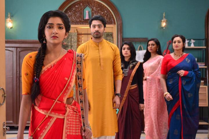 সম্প্রতি জি বাংলায় শুরু হয়েছে নতুন ধারাবাহিক 'পিলু'। অভিনয়ে নবাগতা মেঘা দাঁ ও গৌরব রায় চৌধুরী।