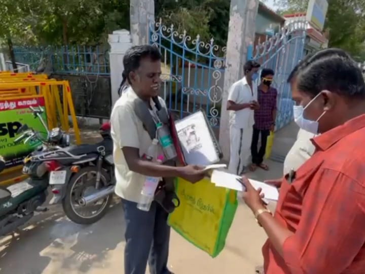 கரூரில் மக்கள் குறைத்தீர் கூட்டத்திற்கு செருப்பு மாலை அணிந்து வந்த நபரால் பரபரப்பு