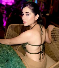 ફરી સેક્સી ડ્રેસમાં ઉર્ફી જાવેદે તહેલકો મચાવ્યો, ફેન્સ પણ ચોંક્યા, જુઓ તસવીરો