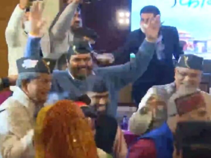 Uttarakhand Election 2022: इस गाने पर जमकर नाचे भूपेश बघेल और हरीश रावत, यहां देखें वीडियो Bhupesh Baghel Former CM Harish Rawat dance during launch of song Char Dham Char Kaam in Dehradun Uttarakhand Election 2022: इस गाने पर जमकर नाचे भूपेश बघेल और हरीश रावत, यहां देखें वीडियो