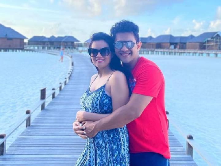 आदित्य आणि श्वेता यांनी ‘शपित’ (2010) या चित्रपटात एकत्र काम केले होते. इथूनच दोघांच्या प्रेमकहाणीला सुरुवात झाली होती.