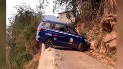 Viral Video: সরু পাহাড়ি রাস্তা দিয়ে গাড়ি ঘুরিয়ে ফেলছেন চালক! 'ভয়ঙ্কর' ভিডিওতে মজে নেট-দুনিয়া | Bangla News