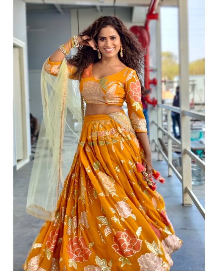 స్క్రీన్ పై వయసుకి మించిన పాత్రలు చేస్తున్న ప్రశాంతి.. ఎప్పటికప్పుడు ఇన్ స్టా గ్రామ్ లో ఫొటోస్ షేర్ చేస్తుంటుంది.