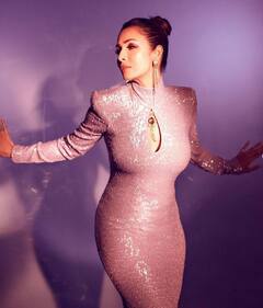 એક્ટ્રેસ મલાઈકા અરોરાનો બોડીકોન ડ્રેસમાં જોવા મળ્યો હોટ અંદાજ, જુઓ તસવીરો