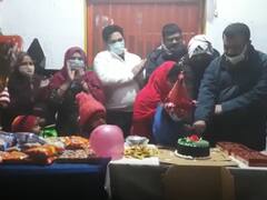 Bulandshahr News: बुलंदशहर में जेल प्रशासन की अच्छी पहल, कैदियों के बीच मनाया दो साल के बच्चे का जन्मदिन