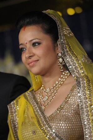 2012ம் ஆண்டு ஷிவ்கரண் சிங் என்பவரை திருமணம் செய்துகொண்டார்.