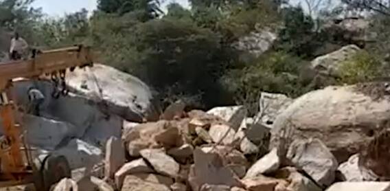 Kuppam Illegal Mining : నారా చంద్రబాబు నాయుడు ఆరోపణతో కుప్పంలో మైనింగ్ అధికారులు దాడులు