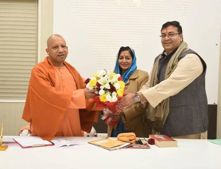 गरिमा सिंह अमेठी शहर से बीजेपी की विधायक हैं. वह मांडा रियासत की बेटी और अमेठी राजपरिवार की बहू हैं. गरिमा सिंह के पास एक मारुति 800 कार है.