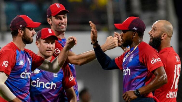 ENG vs WI 2nd T20I Highlights England beat West Indies by one run Romario Shepherd, Akeal Hosein ENG vs WI 2nd T20I: দ্বিতীয় টি-টোয়েন্টিতে জয়, পোলার্ডদের হারিয়ে সিরিজে সমতা ফেরালো ইংল্যান্ড