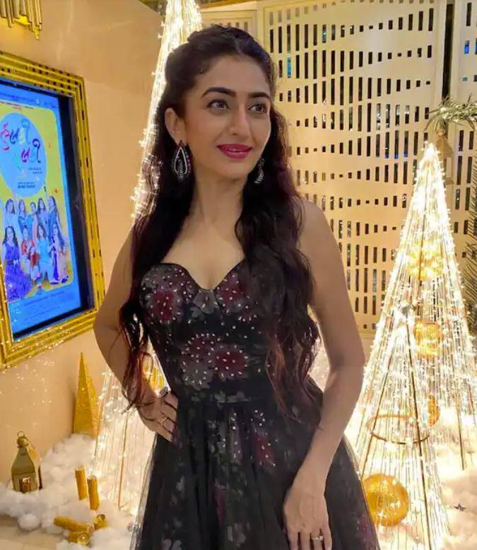 ਮੀਡੀਆ ਰਿਪੋਰਟਾਂ 'ਚ ਸ਼ੋਅ ਛੱਡਣ ਦਾ ਕਾਰਨ ਵੀ ਦੱਸਿਆ ਗਿਆ ਹੈ। ਕਿਹਾ ਜਾਂਦਾ ਸੀ ਕਿ ਨੇਹਾ ਮਹਿਤਾ ਹੁਣ ਆਪਣੇ ਕਰੀਅਰ 'ਚ ਕੁਝ ਵੱਖਰਾ ਕਰਨਾ ਚਾਹੁੰਦੀ ਸੀ, ਇਸ ਲਈ ਉਨ੍ਹਾਂ ਨੇ ਸ਼ੋਅ ਛੱਡ ਦਿੱਤਾ। ਇਸ ਦੇ ਨਾਲ ਹੀ ਸ਼ੋਅ ਛੱਡਣ ਤੋਂ ਬਾਅਦ ਨੇਹਾ ਗੁਜਰਾਤੀ ਸਿਨੇਮਾ 'ਚ ਕੰਮ ਕਰ ਰਹੀ ਹੈ।