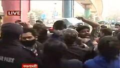 SFI: স্কুল-কলেজ খোলার দাবিতে SFI-এর ডেপুটেশন ঘিরে তুলকালাম, পুলিশের সঙ্গে ধস্তাধস্তি সমর্থকদের| Bangla News